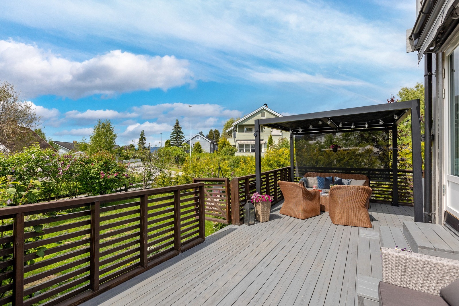 PrivatMegleren ønsker velkommen til Weidemanns gate 25A. Terrassen er romslig med god plass til diverse utemøbler og annet utstyr. Galleribilde