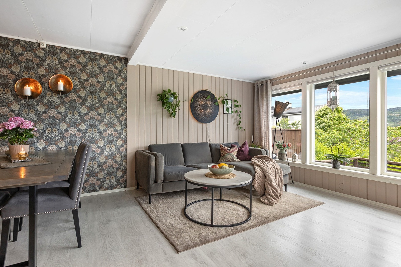 Veggene har nylig blitt fornyet med maling og tapet. Galleribilde