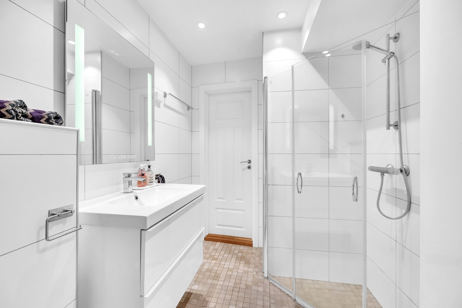 Stort og praktisk dusjhjørne Galleribilde