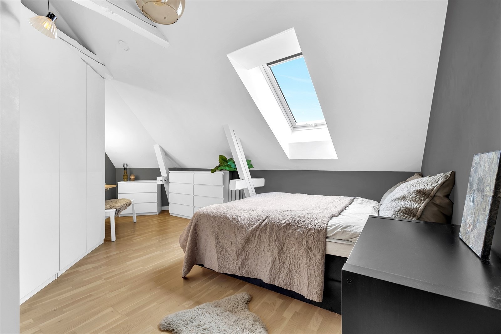 ...skap... Galleribilde