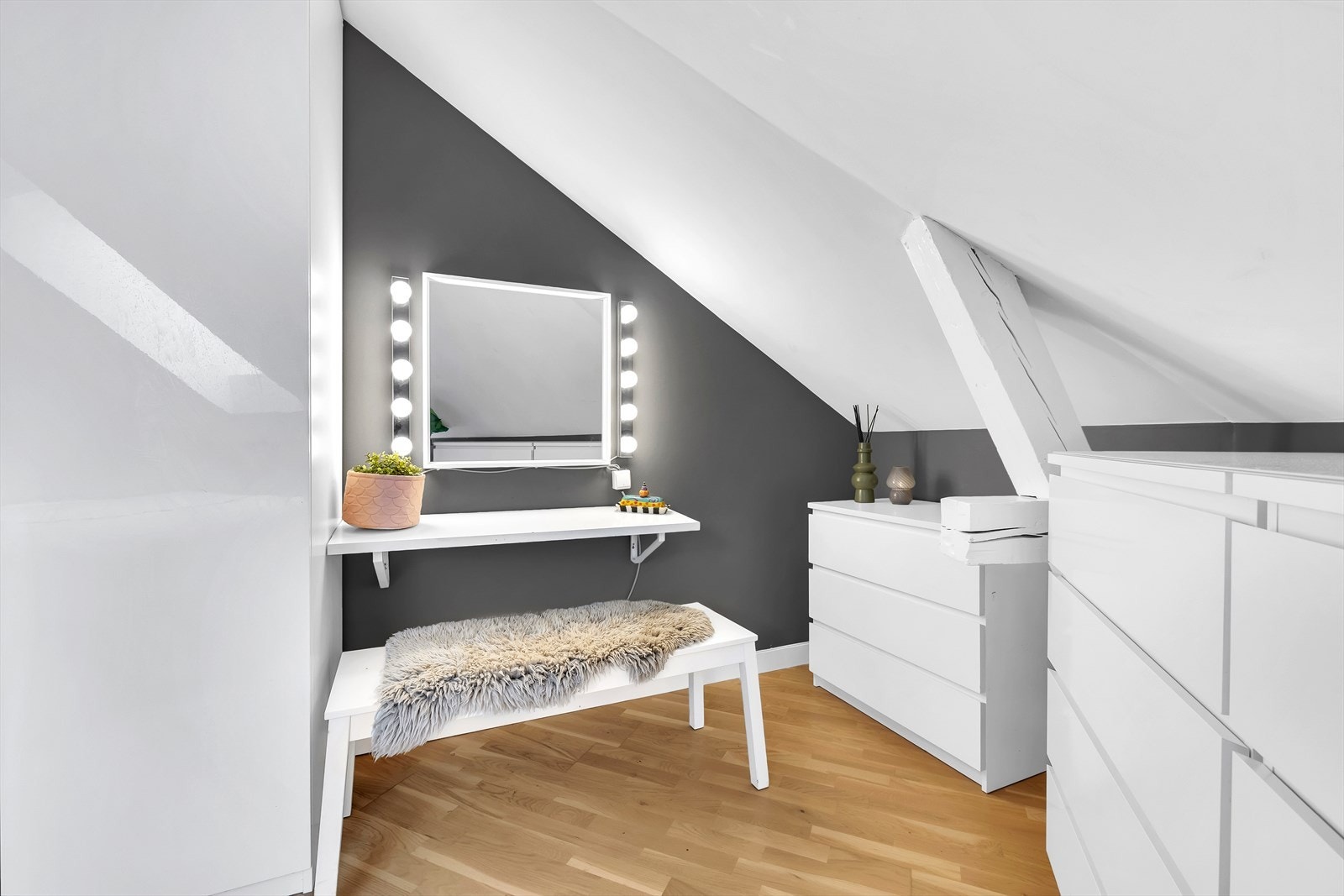 ...og eget sminkehjørne! Galleribilde