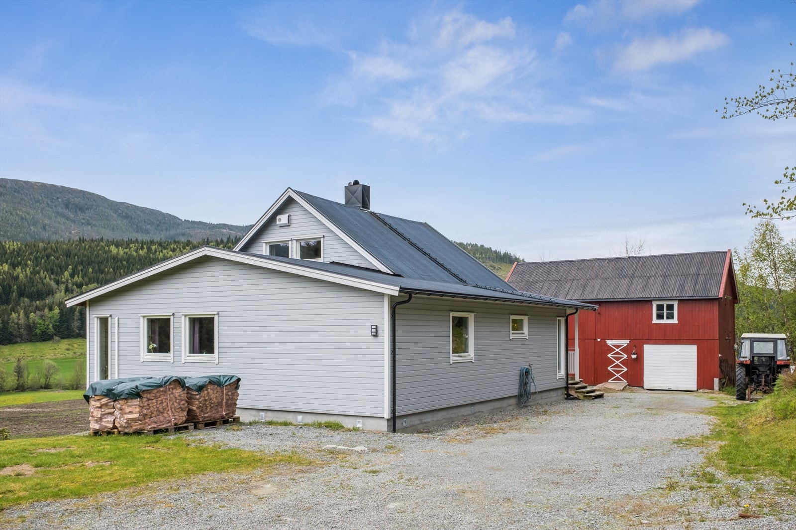 Stor tomt på Ca.20mål gir mange bruksmuligheter Galleribilde