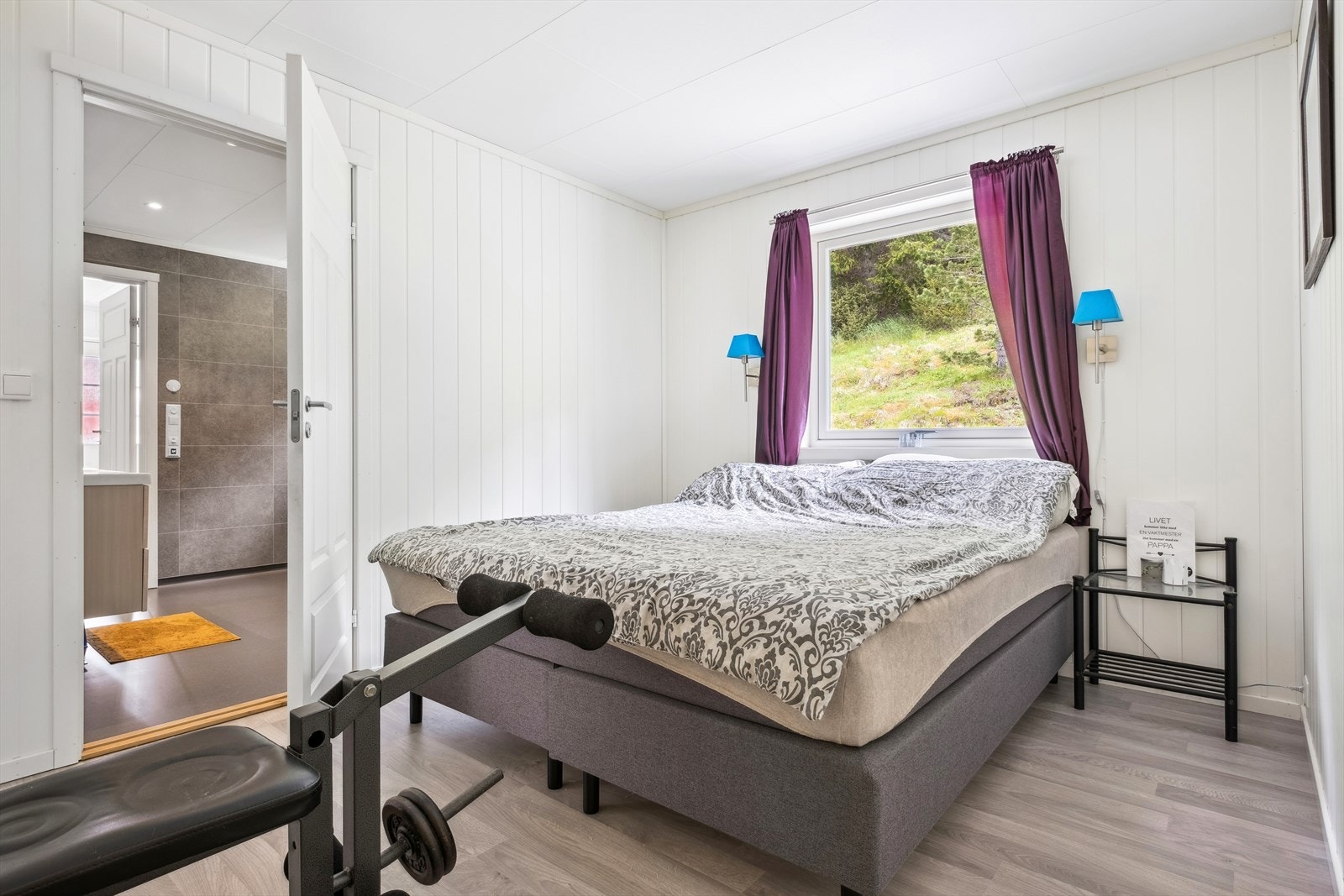 Rolig og innbydende soverom - her er det lett å finne roen Galleribilde