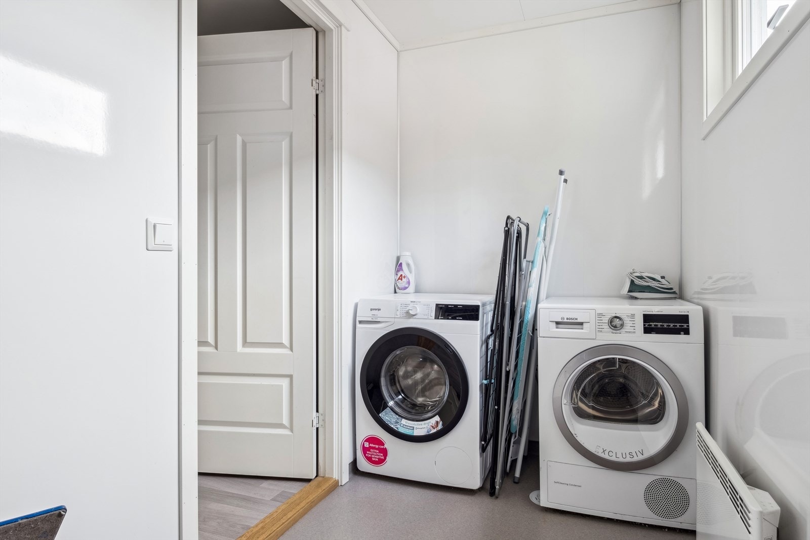 Vaskerom Galleribilde