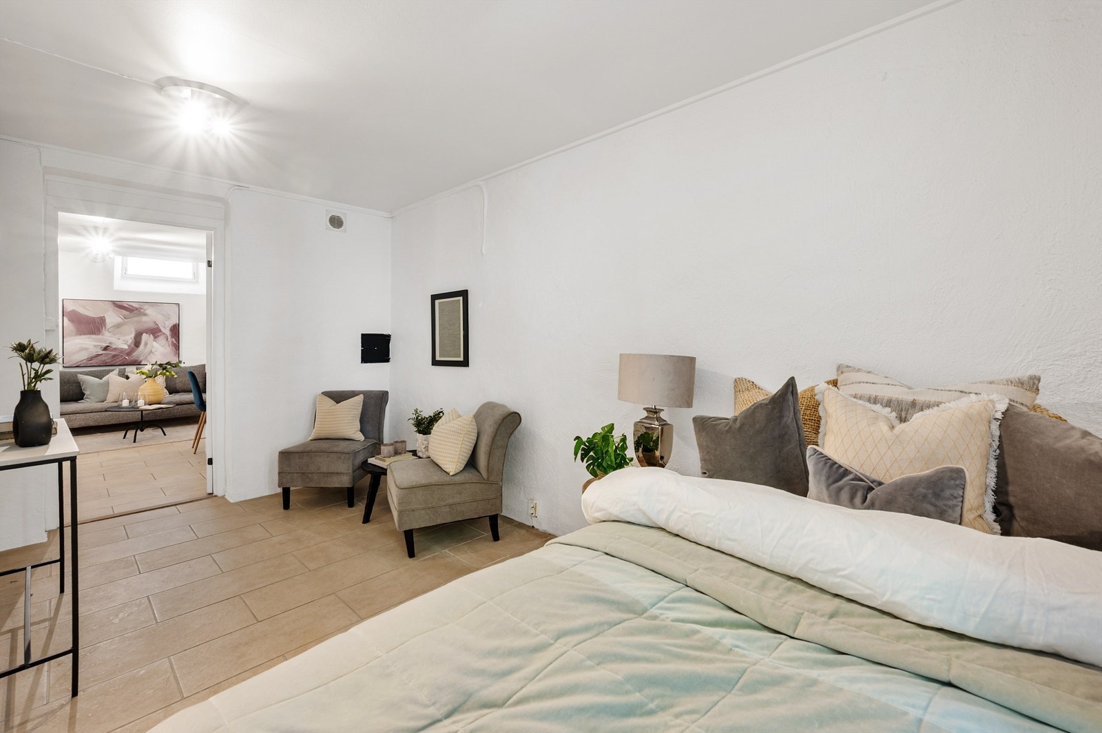 Soverommet er romslig og lyst. Galleribilde