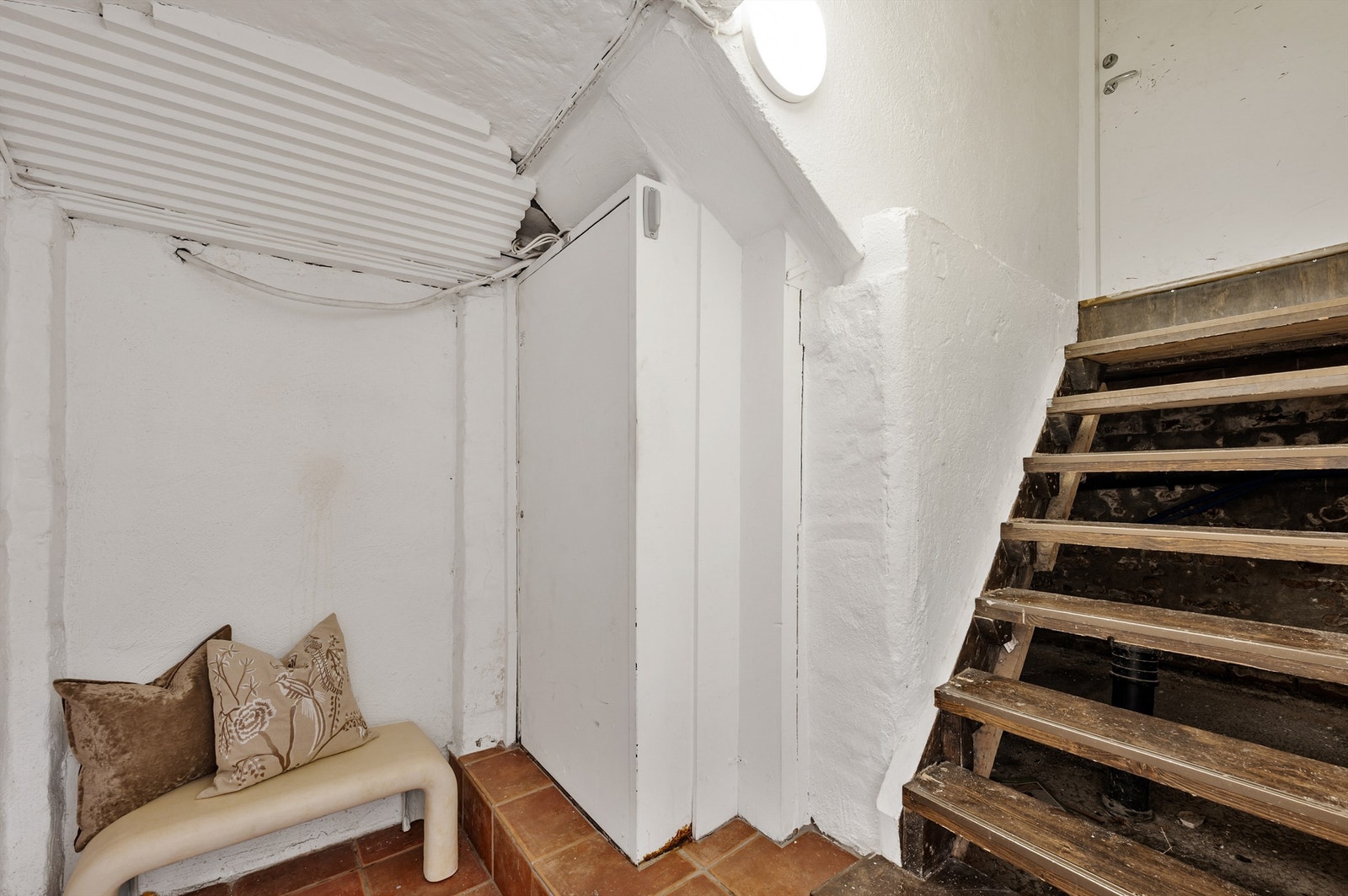 Entré med god plass til sko og klær. Galleribilde