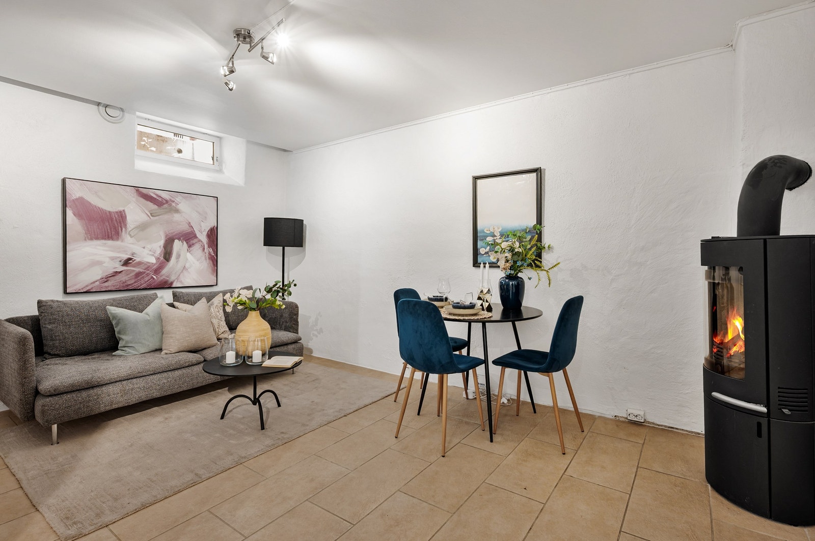 Stue og spisestue. Galleribilde