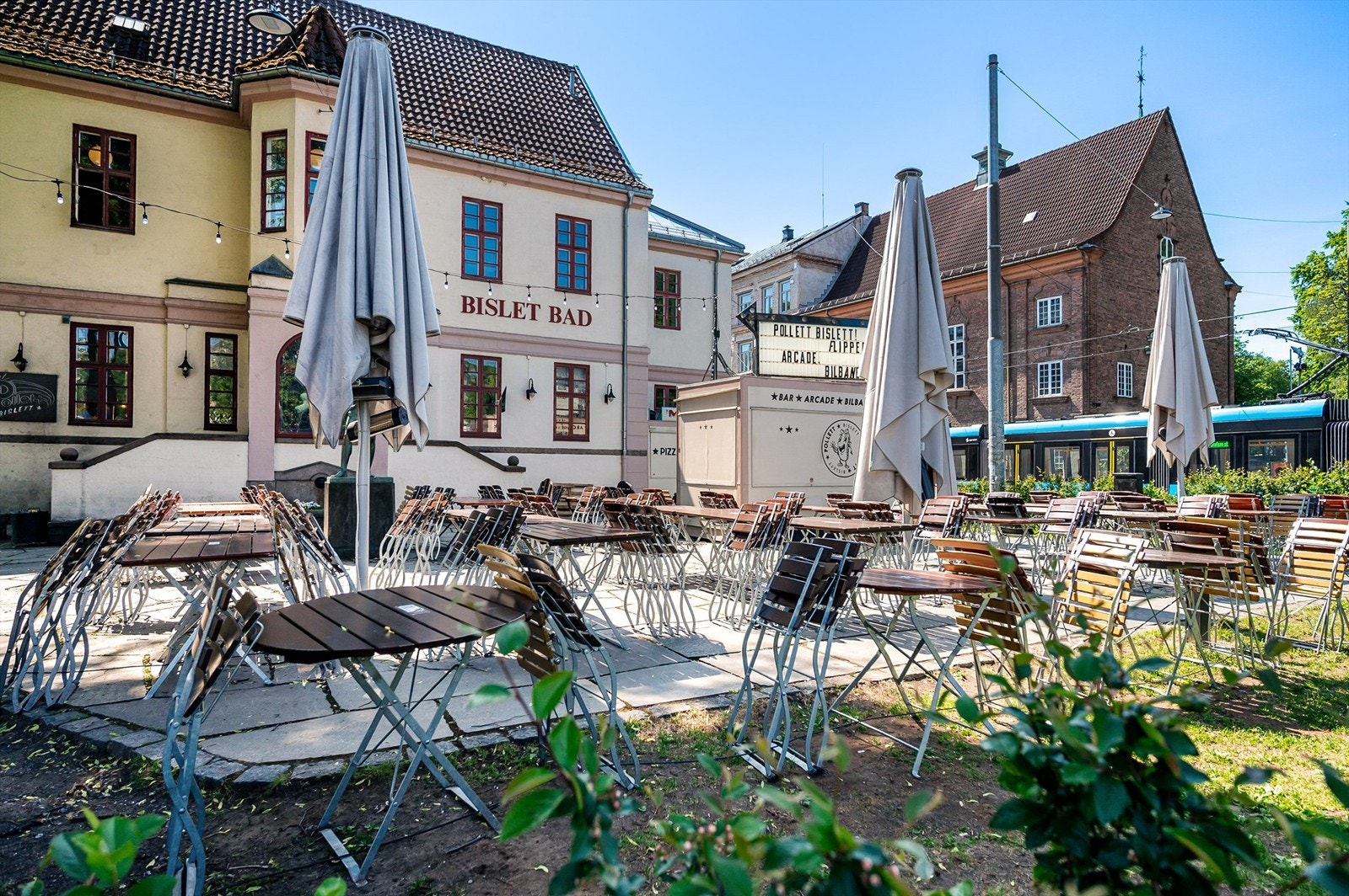 Bislet bad med hyggelig uteservering. Galleribilde