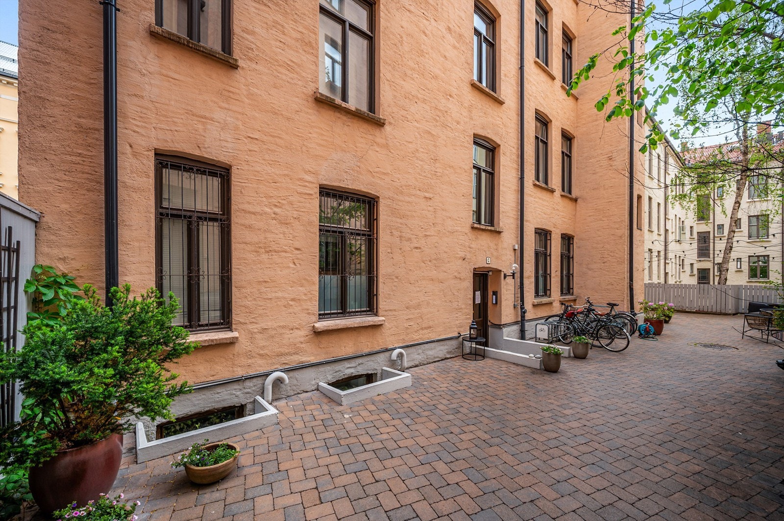 Tomten er på 609 kvm og tilhører sameiet. Galleribilde