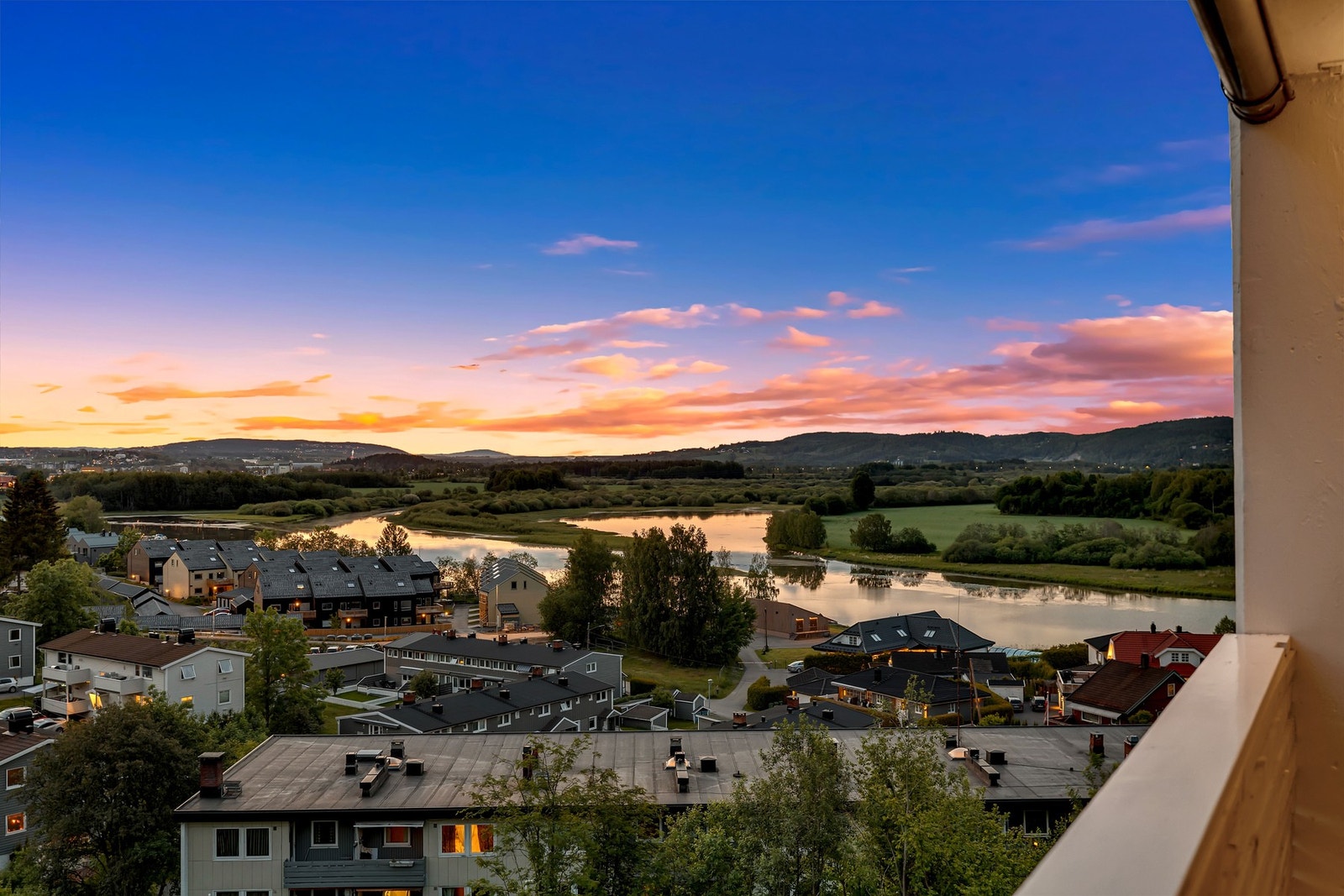 Sjeldent god utsikt mot Nitelva. Dette byr opp til idylliske sommerkvelder! Galleribilde