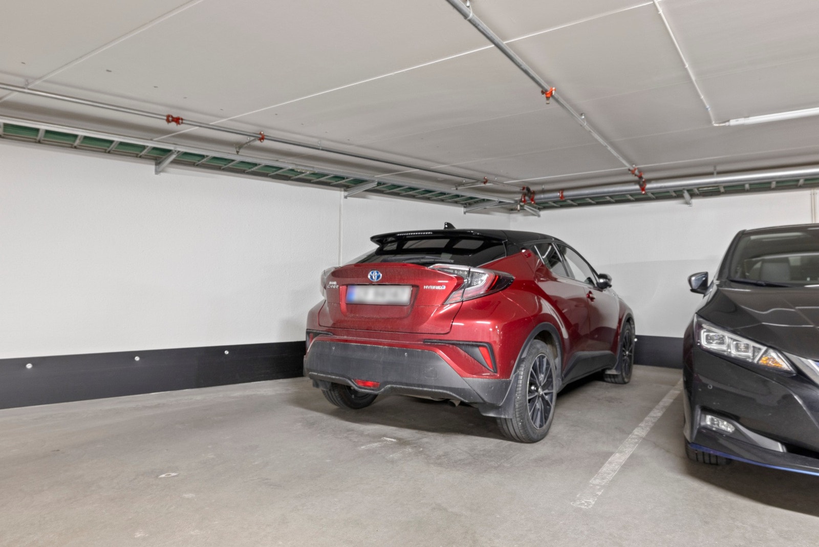 Boligen har tilhørende parkeringsplass nr. 71 på ca. 16 m² for en bil i felles parkeringskjeller Galleribilde