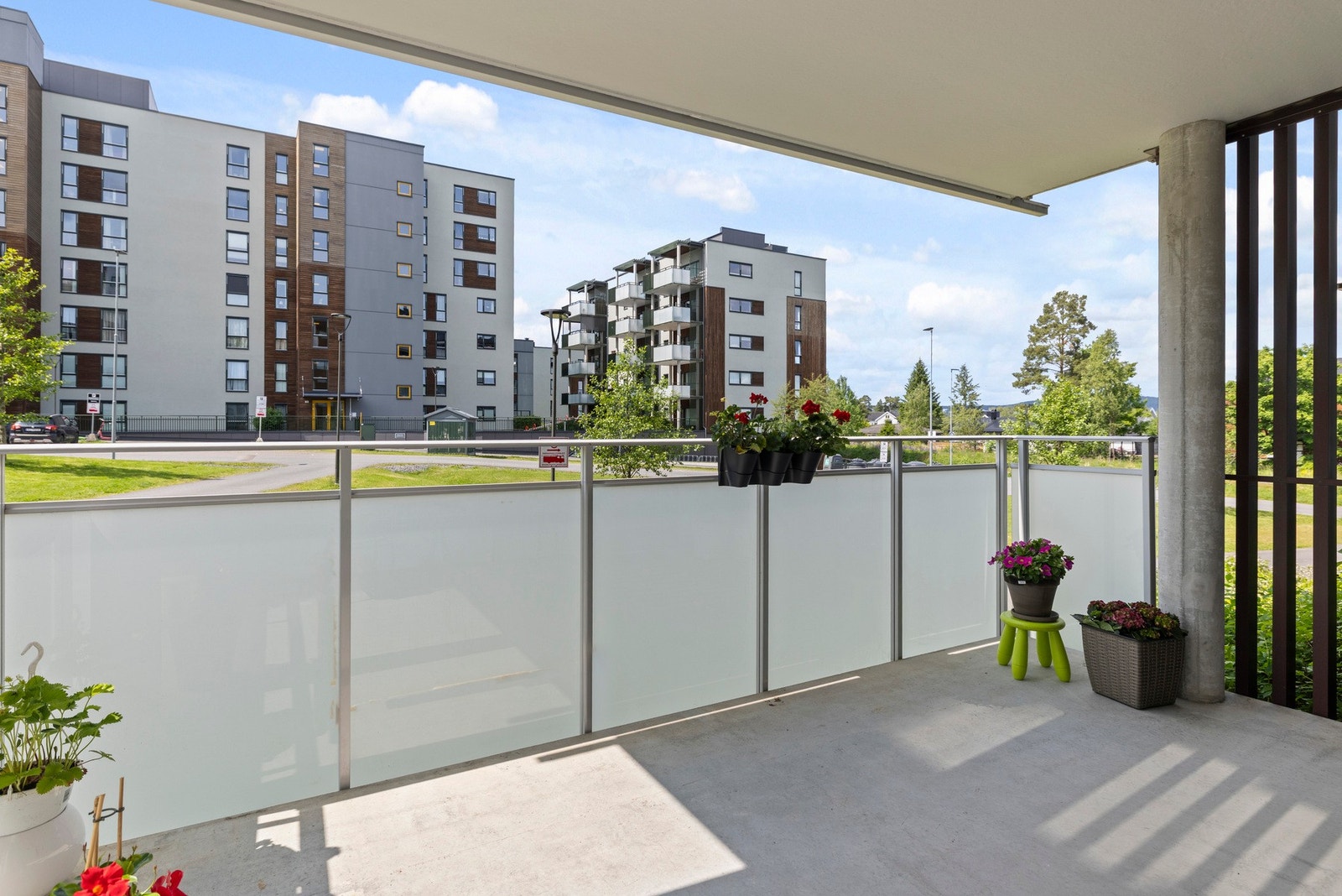 Med moderne rekkverk med stilige glassfronter, får du en skjermet oase Galleribilde