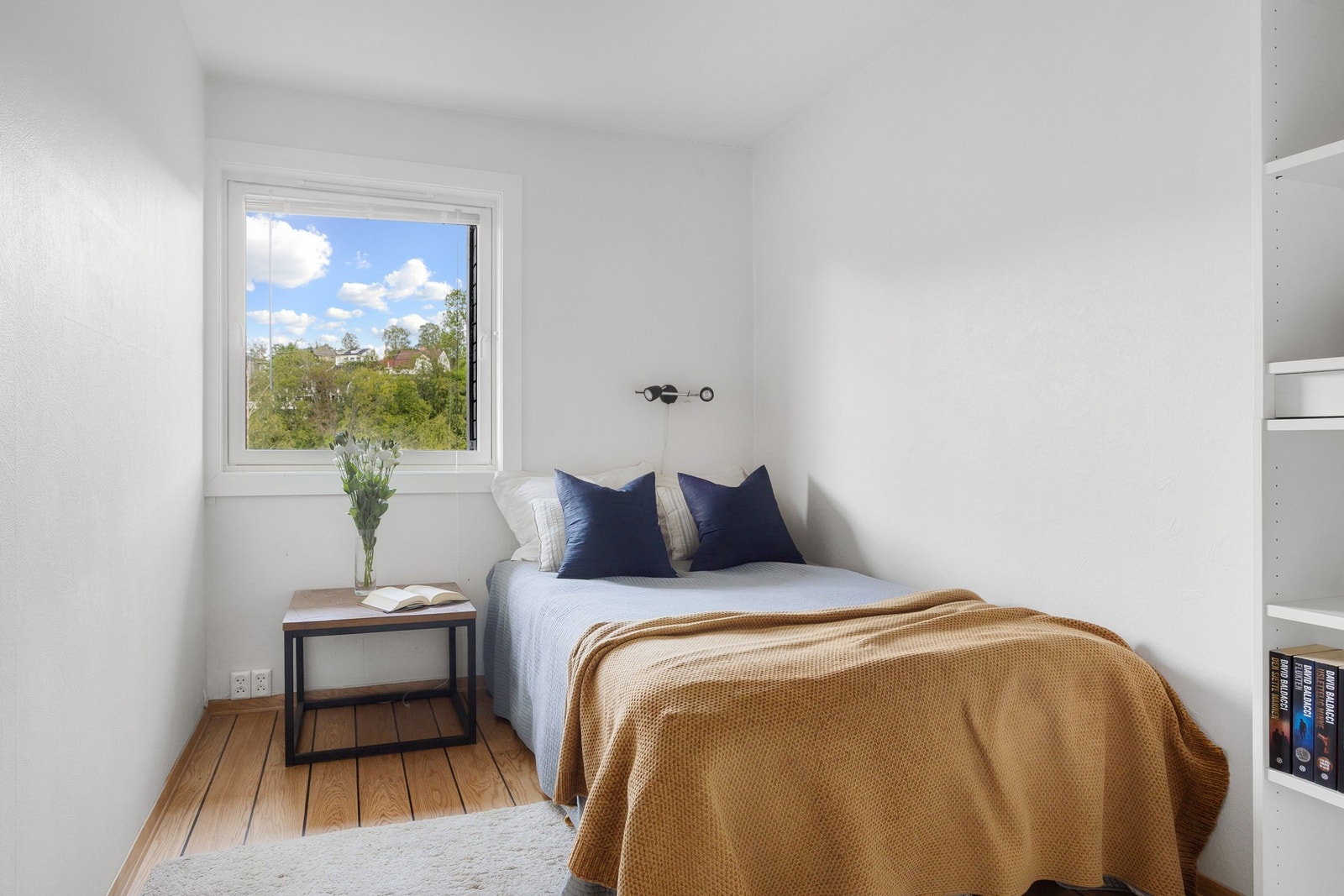 Det andre soverommene har også fin plass til seng, skrivebord og garderobe/kommode Galleribilde