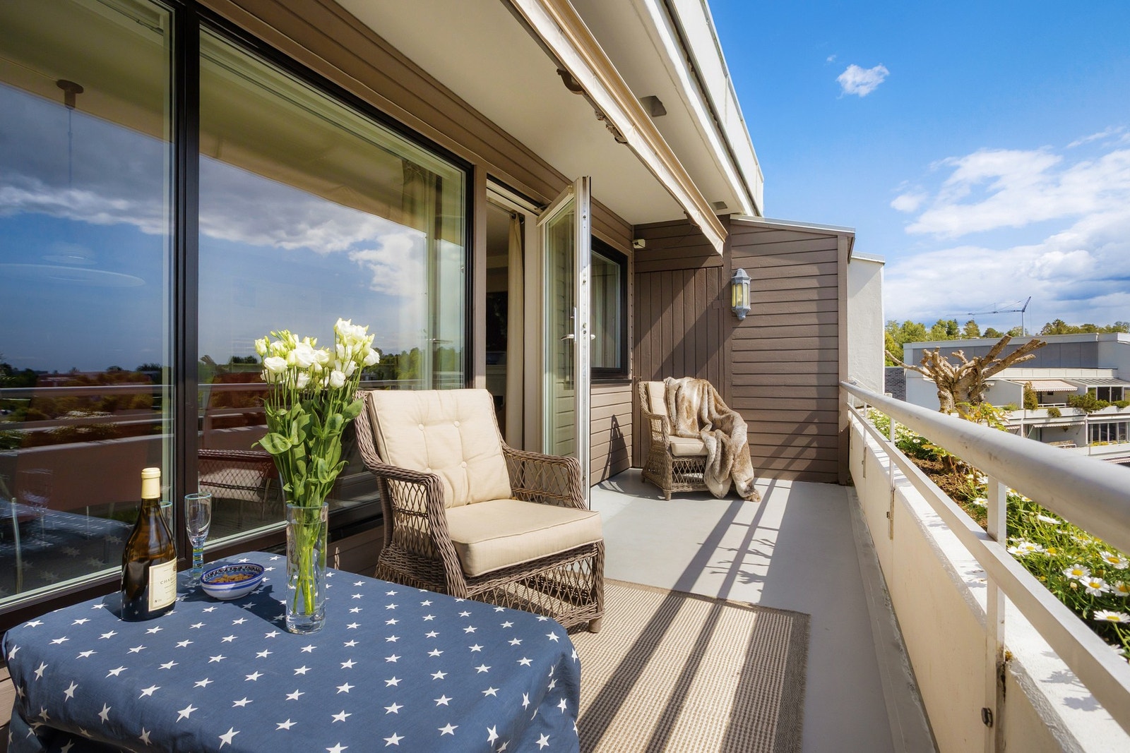 Solrik, vestvendt terrasse på 12 m² Galleribilde