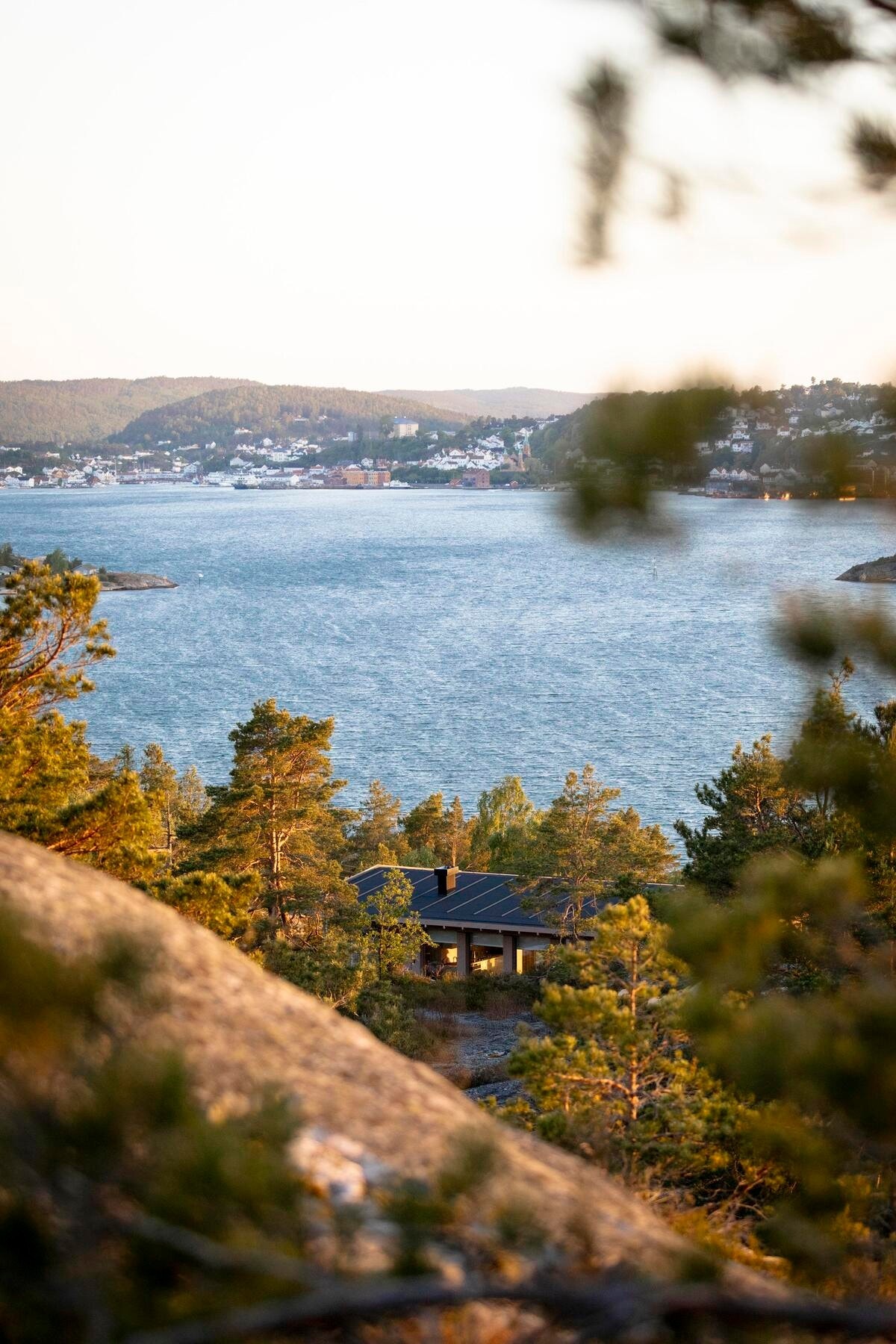 Foto fra tomteområdet og utsikt mot Kragerø Galleribilde
