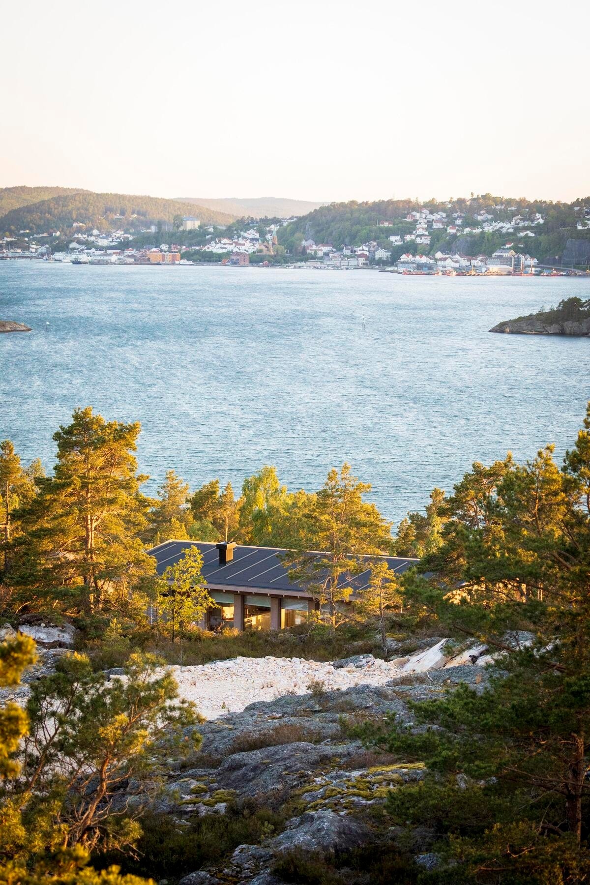 Foto fra tomteområdet og utsikt mot Kragerø Galleribilde