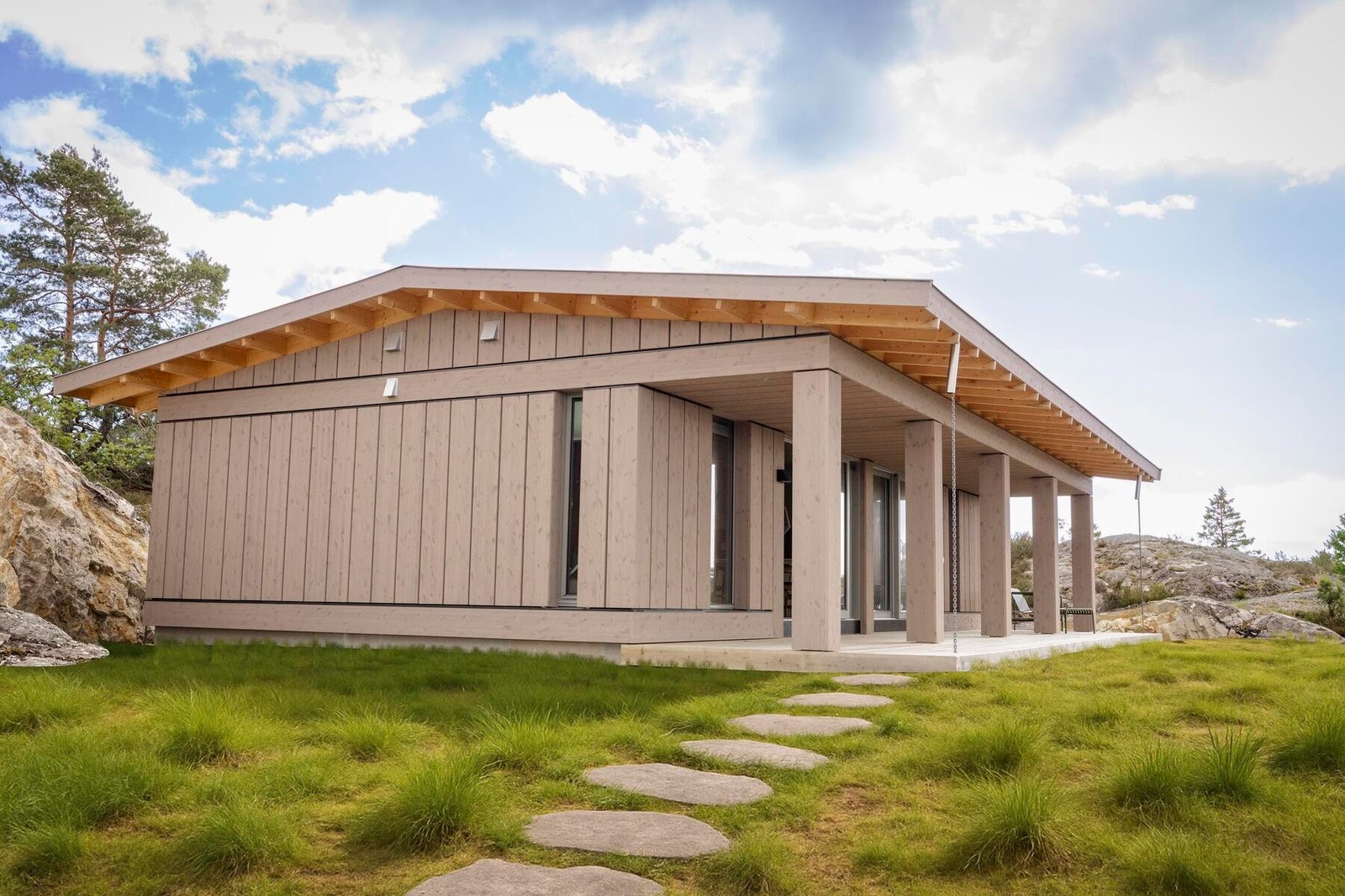 Redigert foto fra oppsatt hytte på stedet. Galleribilde