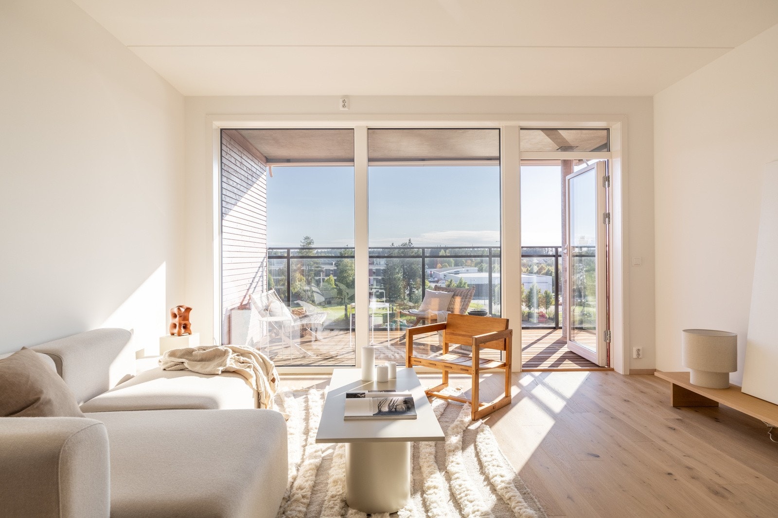 Myrsletta 25 presenteres av EIE eiendomsmegling ved Ole Anders Teslo og Charlotte Bårdsen. Galleribilde