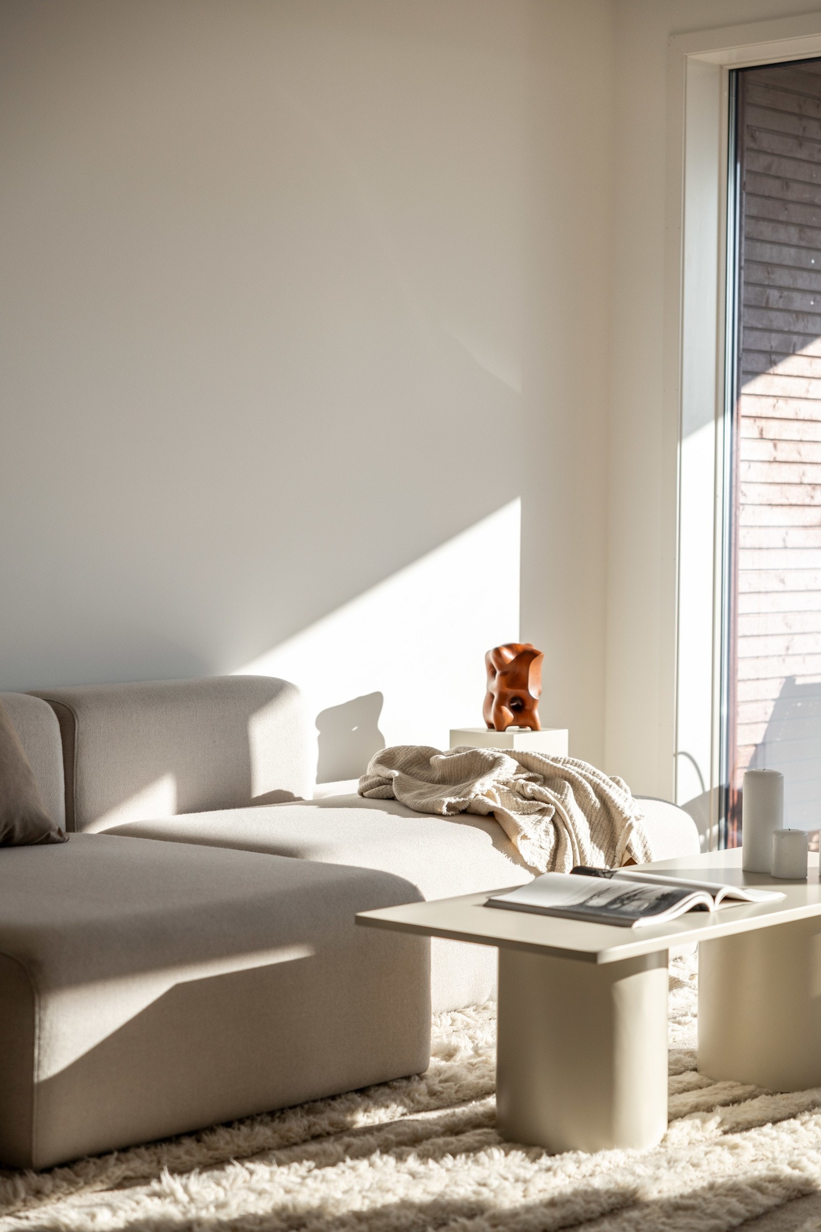 Fyring/varmtvann (a.konto) og internett er inkludert i felleskostnadene. Galleribilde