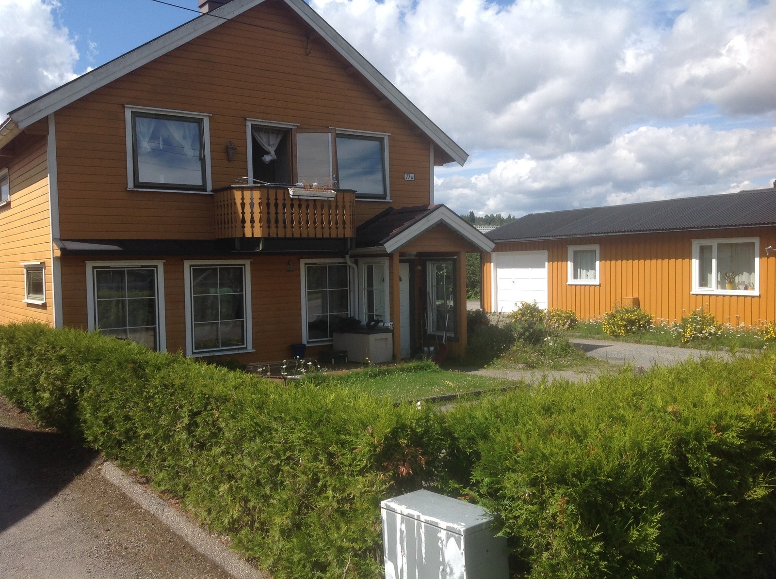 Eiendommen sett fra Århusvegen. Galleribilde