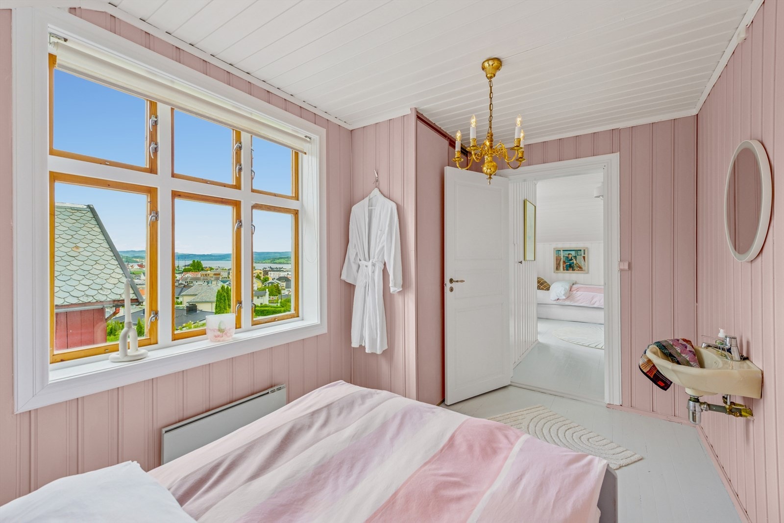 Ypperlig som barnerom, gjesterom eller hjemmekontor. Galleribilde