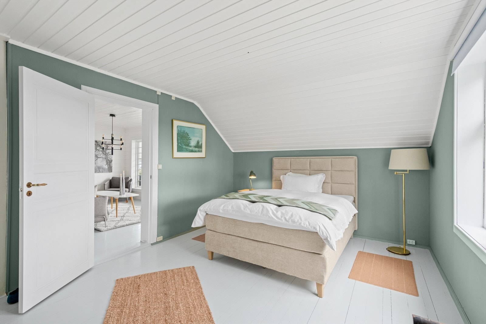 Videre byr boligen på fire gode soverom. Galleribilde