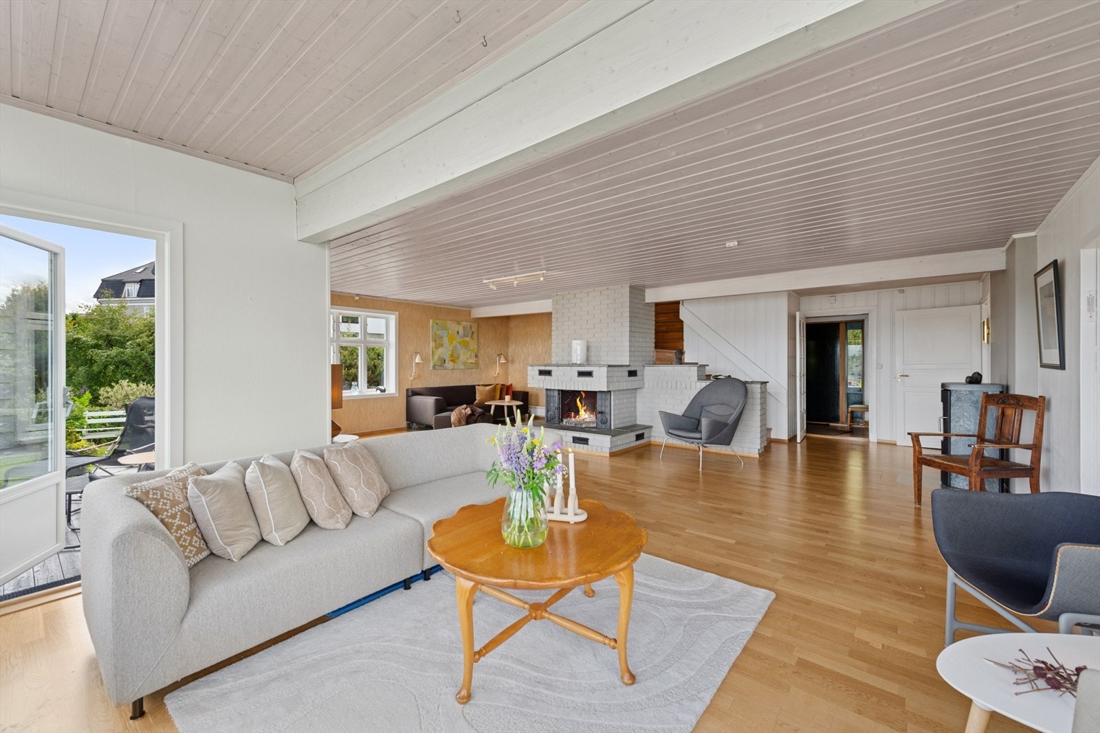 Herfra er det utgang til solrik terrasse. Galleribilde