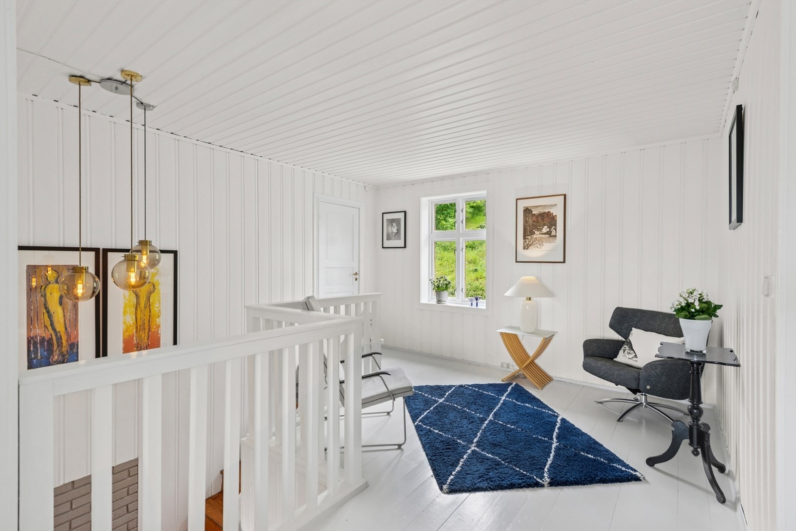 I 2. etasje er det innredet en fin lesekrok i trappoppgangen. Galleribilde