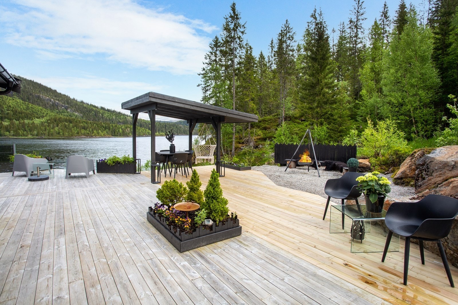 Sjekk dette nydelige uteområdet, her er det rom for avslapning og sosiale sammenkomster Galleribilde