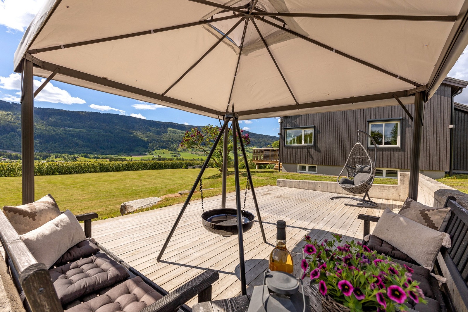 Fantastisk flott tomt med store utearealer Galleribilde