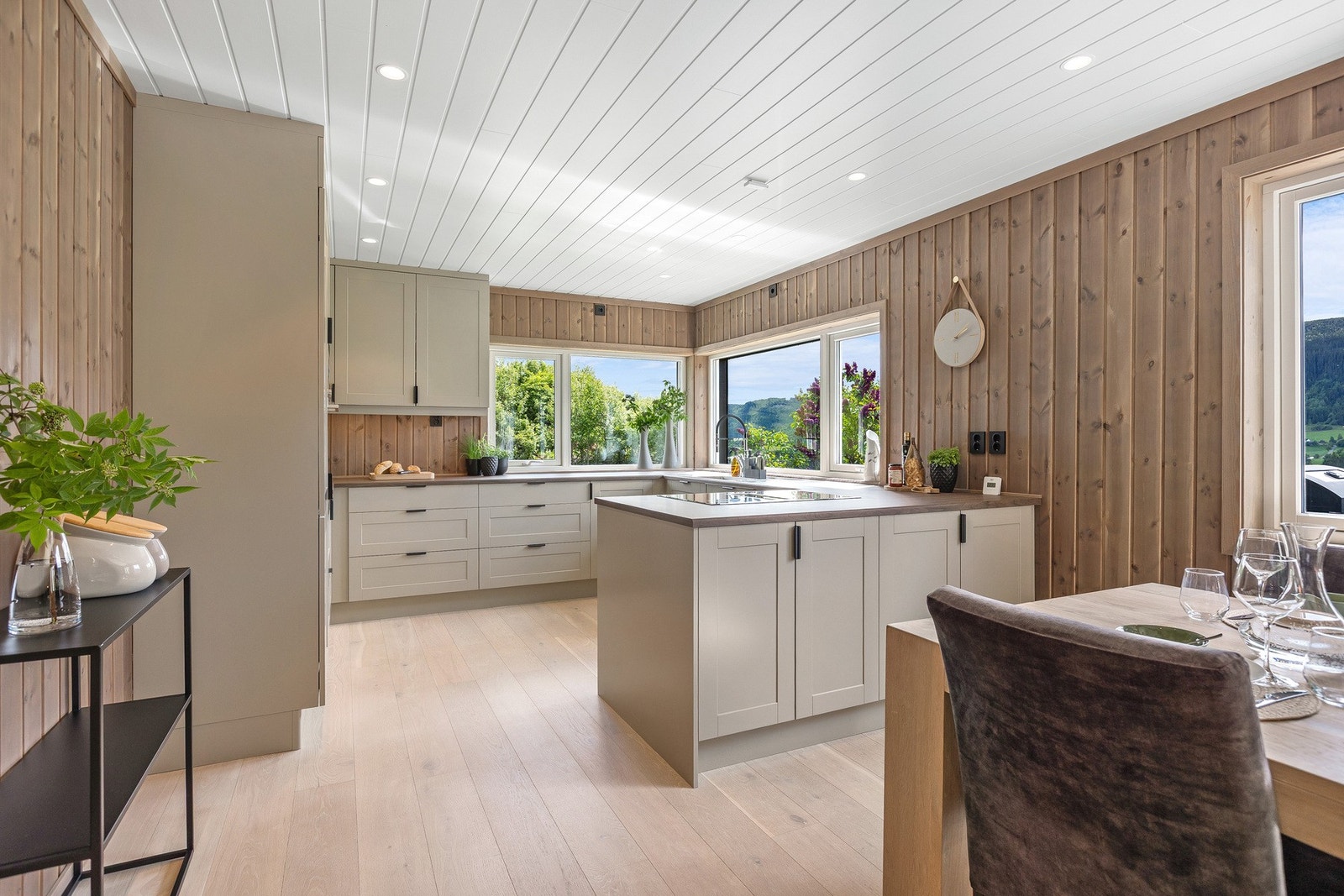 Innbydende og praktisk kjøkken Galleribilde