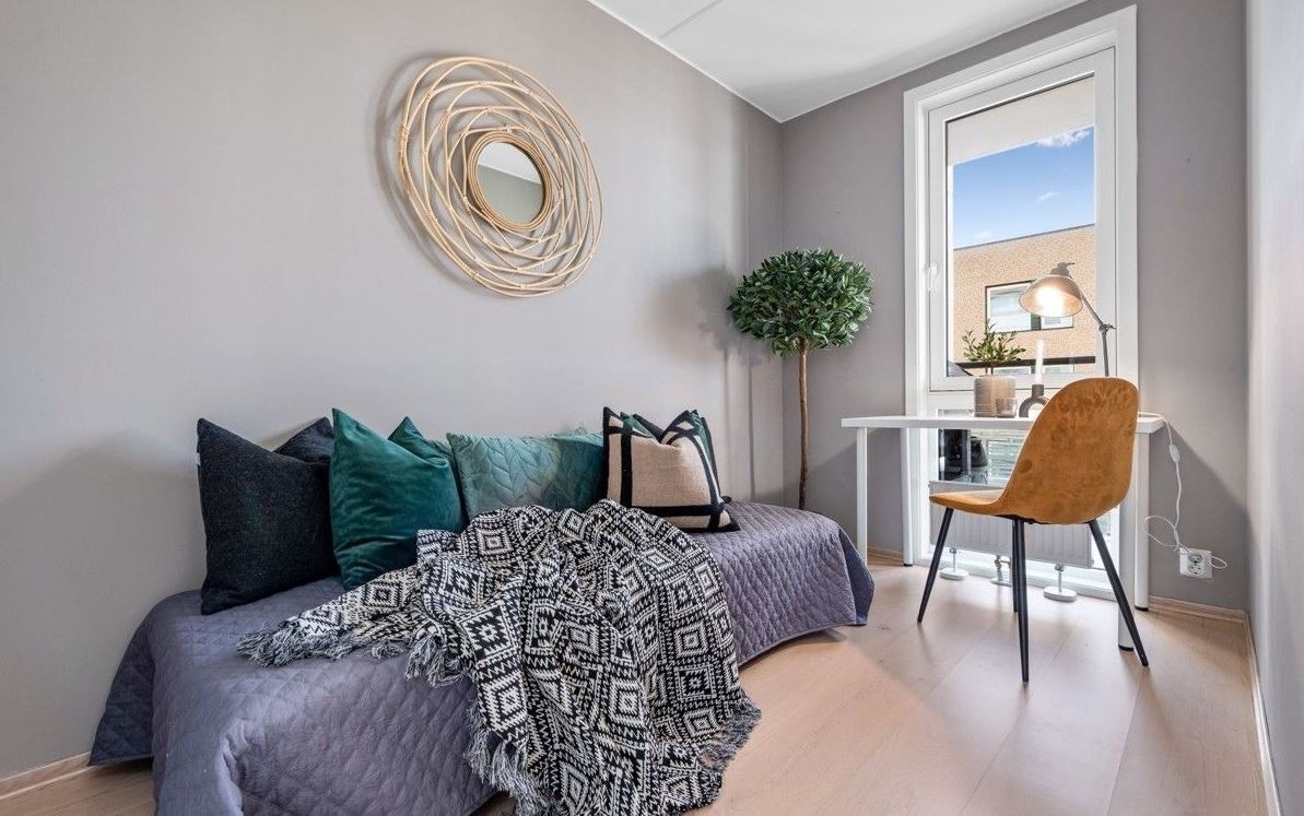 Begge soverommene har plass til stor seng og garderobeskap. Galleribilde