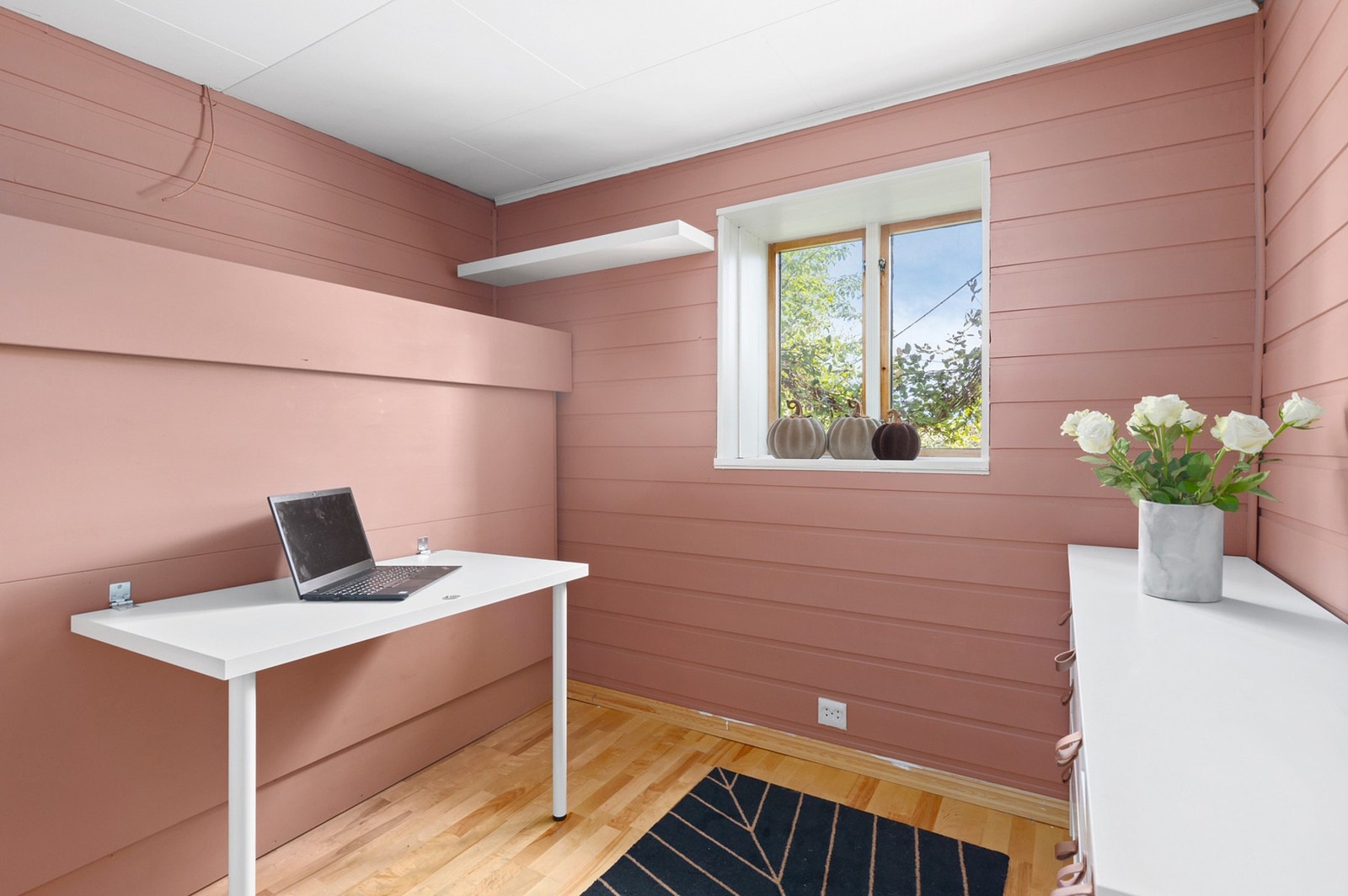 Arbeidsrom i sokkeletasjen. Galleribilde