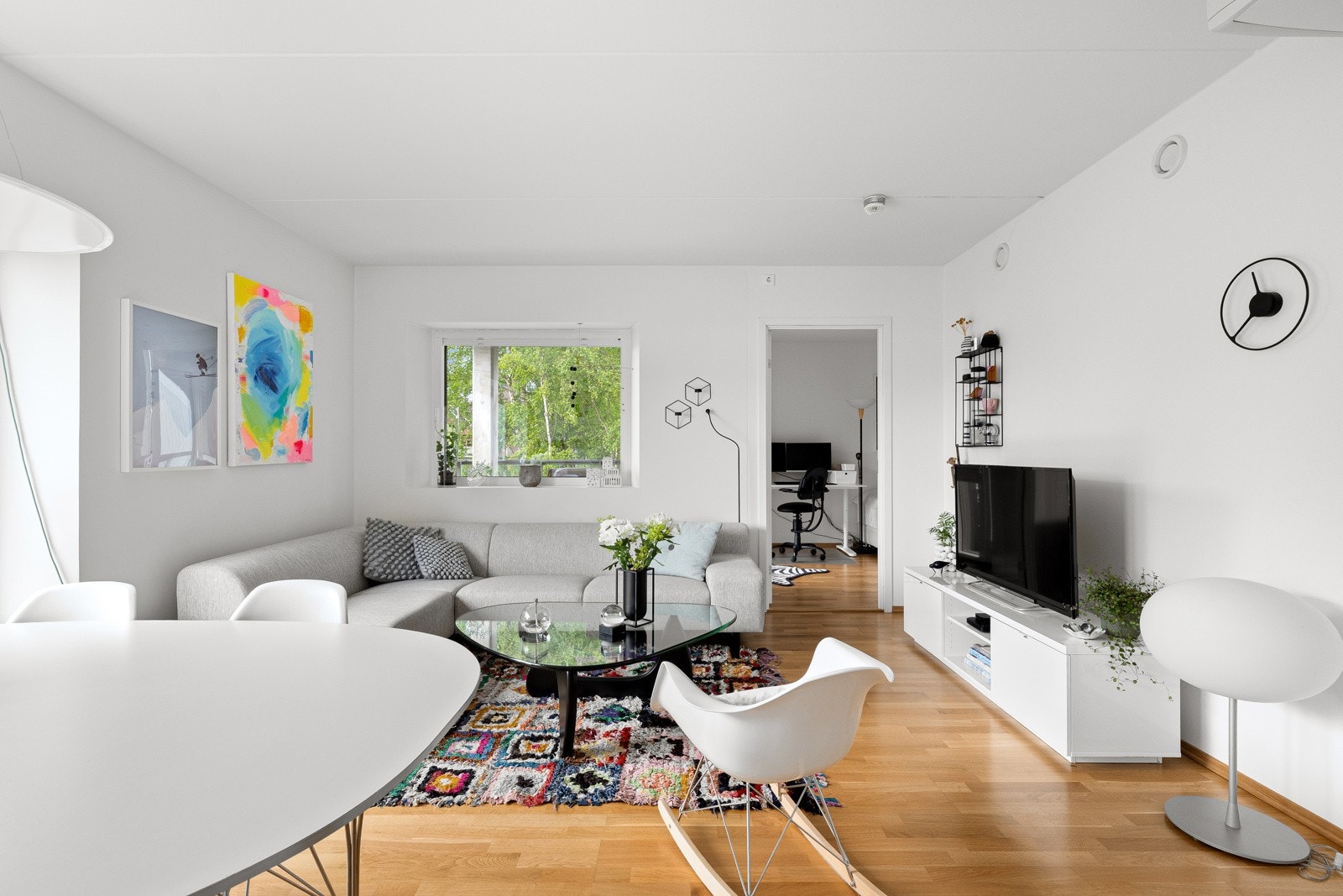 Stuen er lys og trivelig Galleribilde