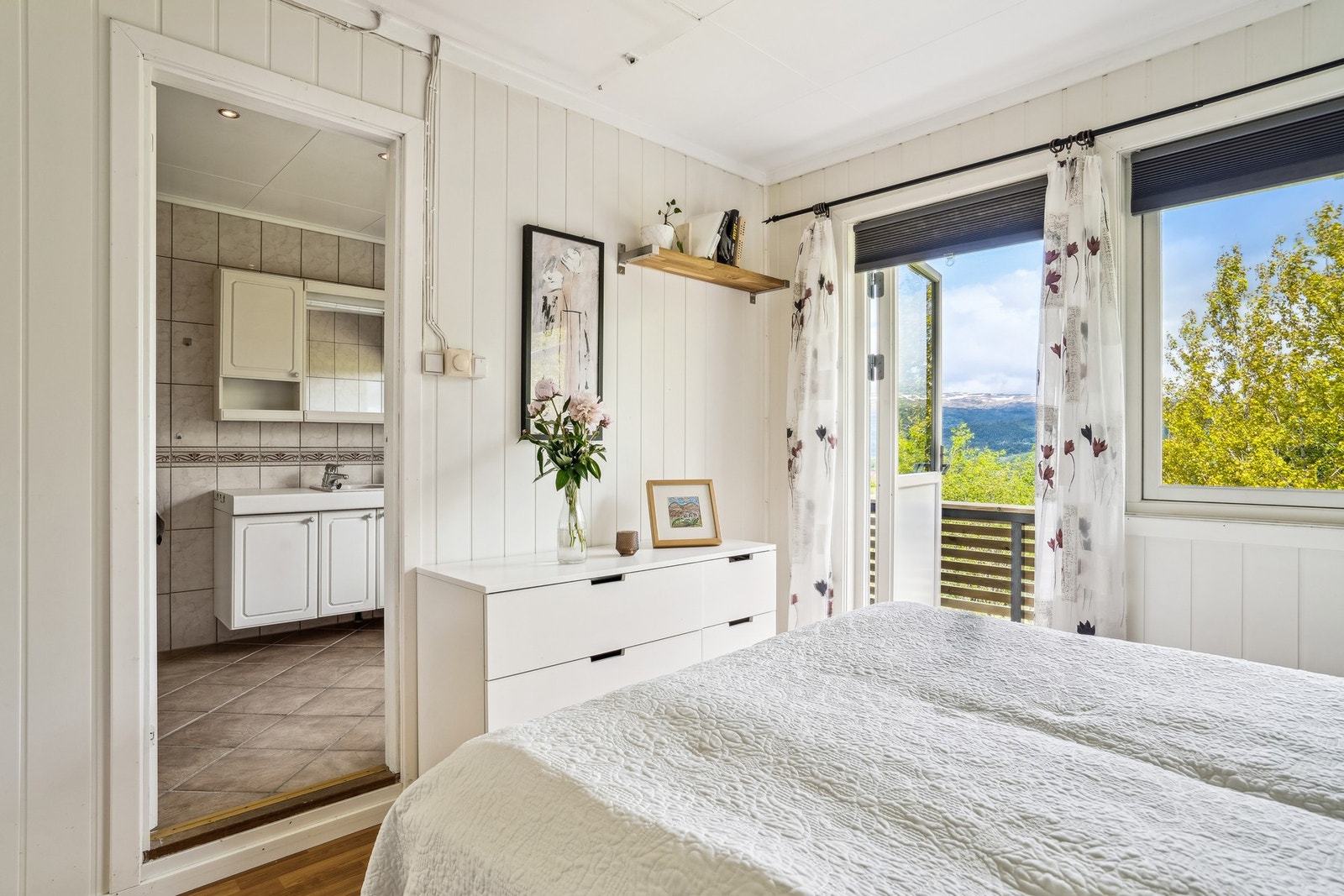 Hovedsoverommet har direkte adgang til badet og egen, privat veranda på 5 kvm. Galleribilde