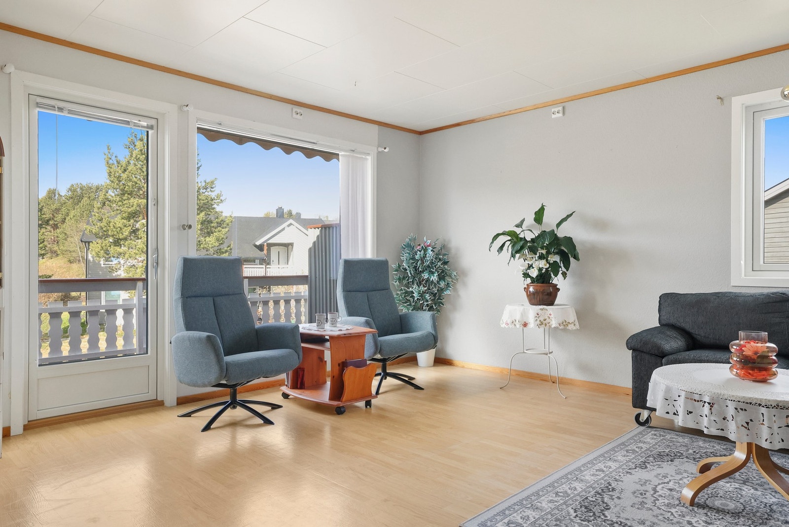 Fra stuen er det utgang til en vestvendt balkong på 8 kvm Galleribilde