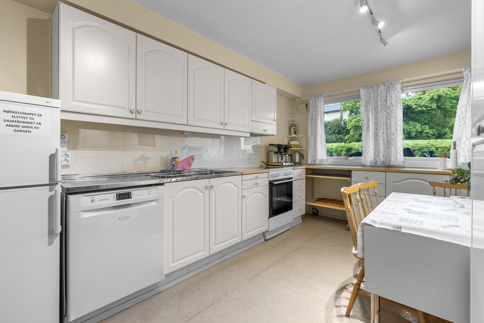 Andelseierne har anledning til å låne Grendehuset, til feiring av familiebegivenheter der andelseier selv er hovedperson. Kan også lånes ut til overnatting i inntil tre døgn. Galleribilde