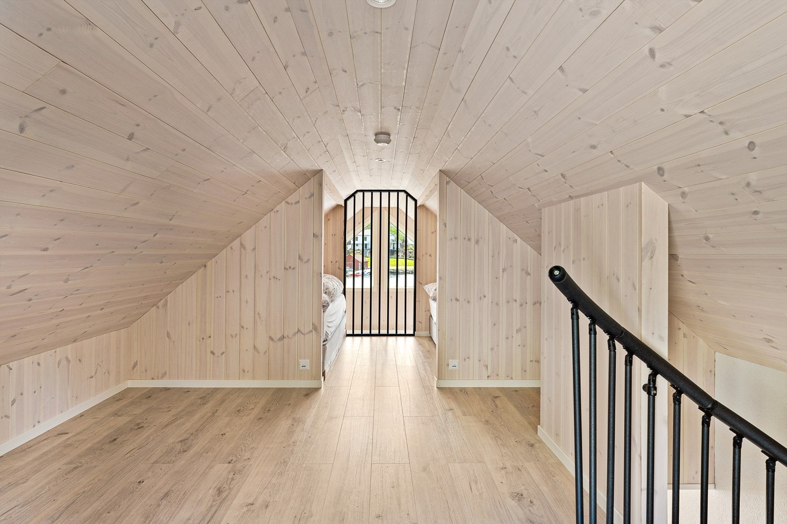 Hemsen er innredet med loftstue og sovealkove (ikke byggesøkt) Galleribilde