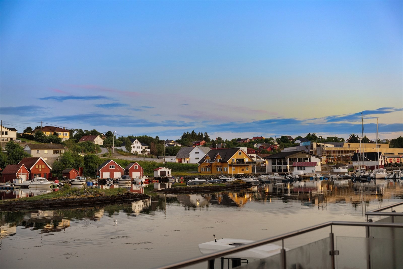 Utsikt mot Langevåg Sentrum Galleribilde