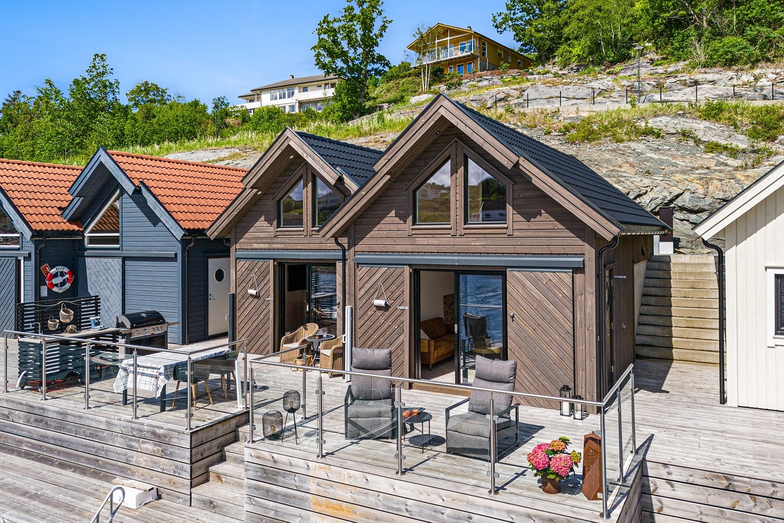 Naustet ligger som nr. 4 i en rekke på 14 naust Galleribilde