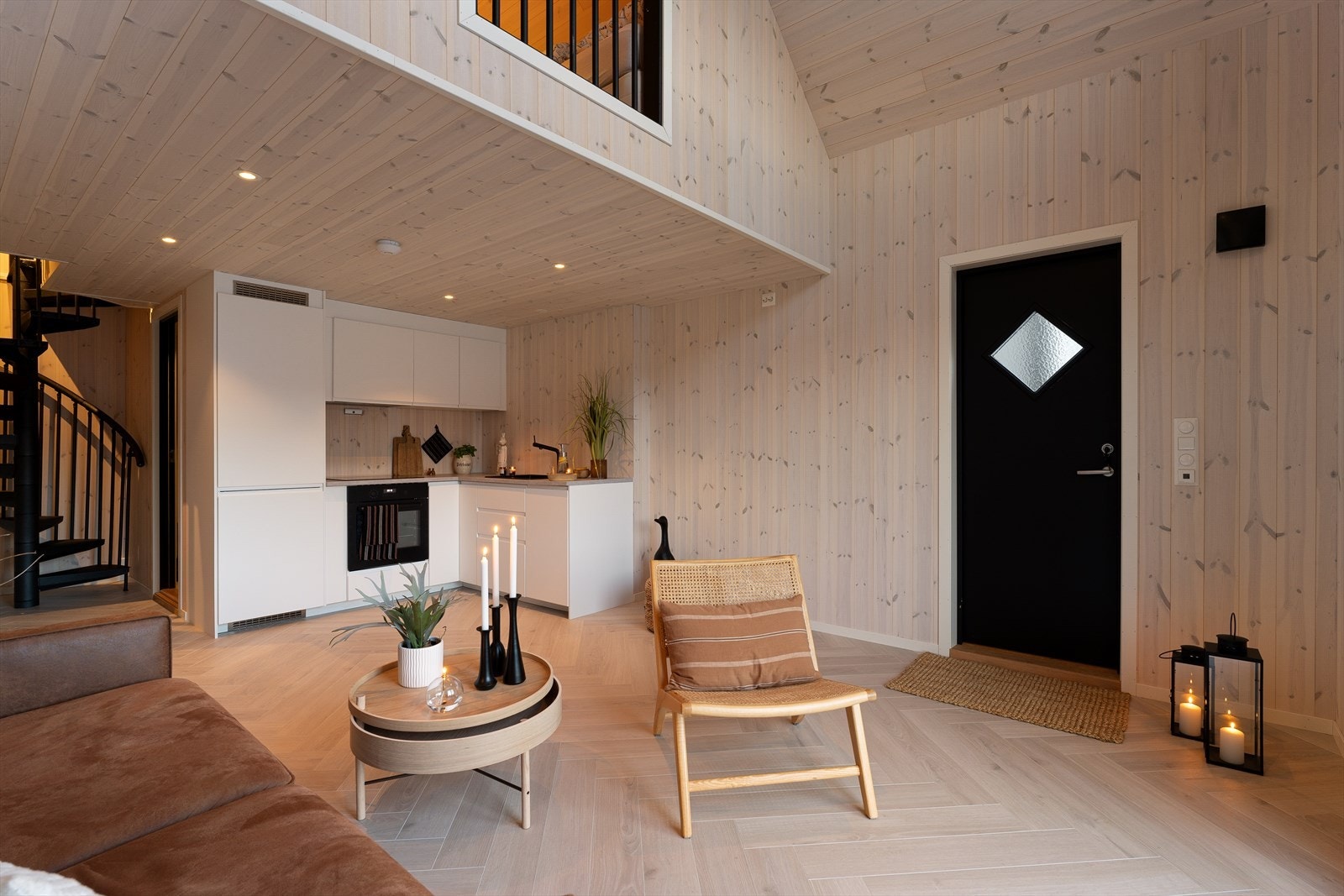 I naustrommet er det trepanel på vegger og tak m/spotter Galleribilde