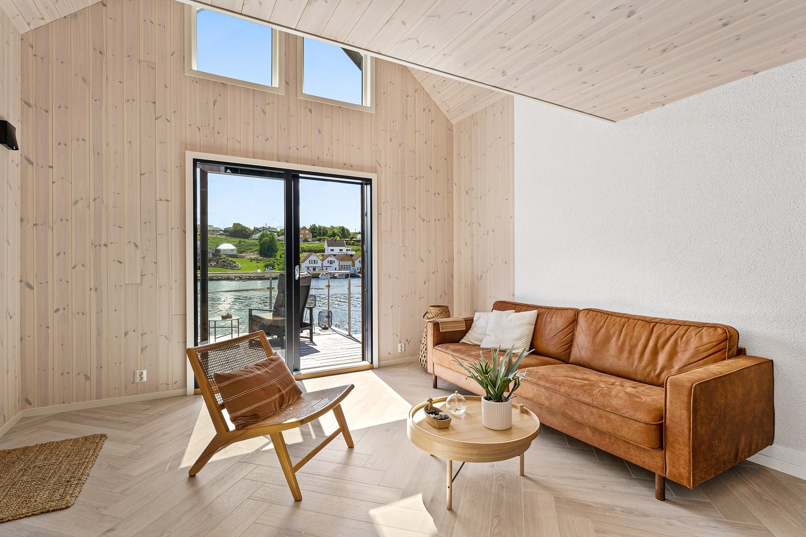 Fra naustrommet er det utgang til solrikt uteområde Galleribilde