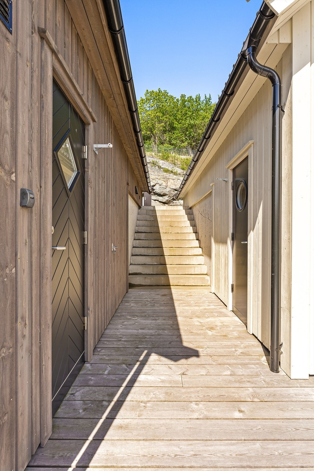 Felles trapp ned til bryggen/kaianlegget Galleribilde