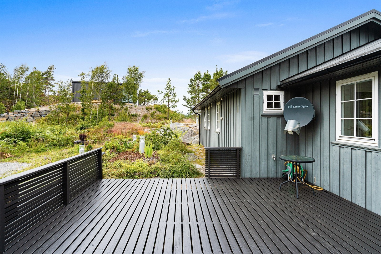 Terrassen ved parkeringen for ettermiddag og kveldssol. Galleribilde