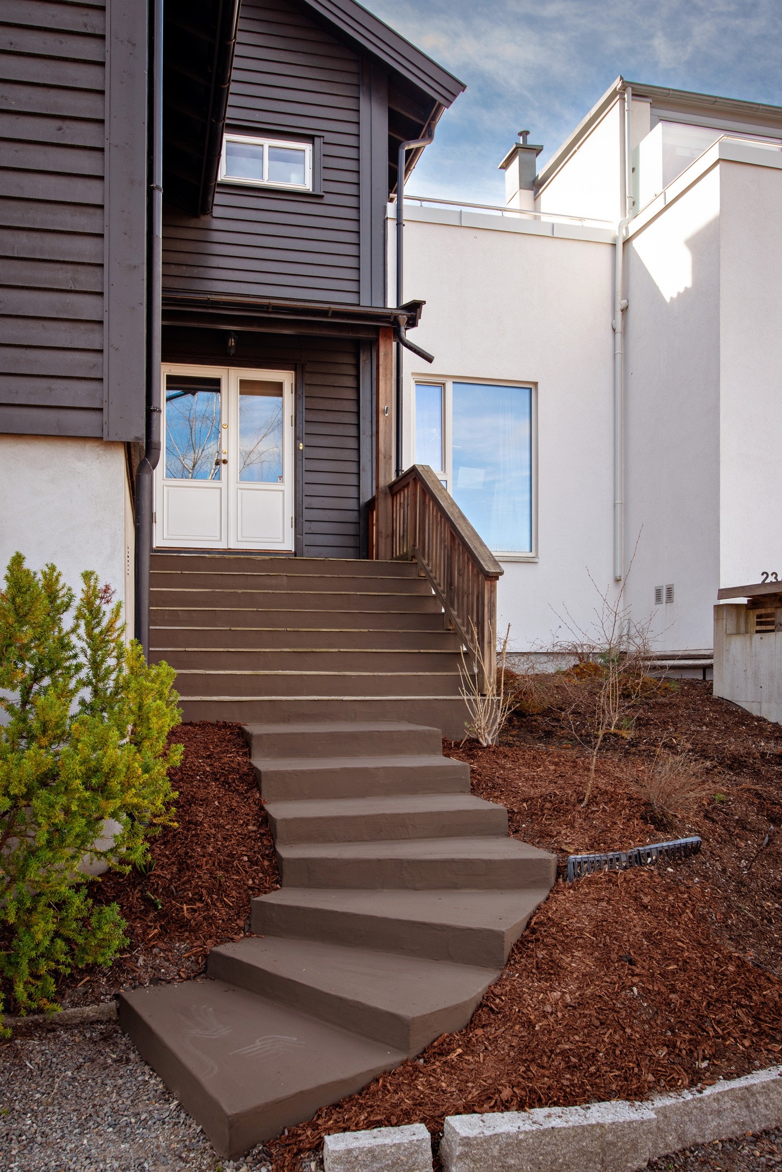 Egen inngang til hybeldelen gir gode muligheter for utleie, gjesteovernatting eller som en fleksibel del av boligen med flere bruksområder. Galleribilde