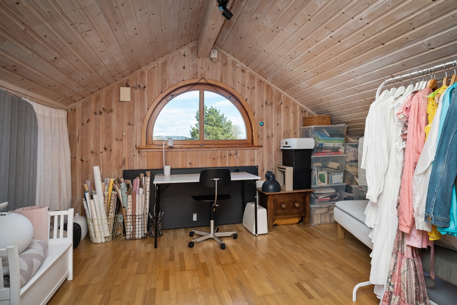 Nåværende eier har også vurdert å gjøre loftstuen om til et ekstra soverom. Galleribilde