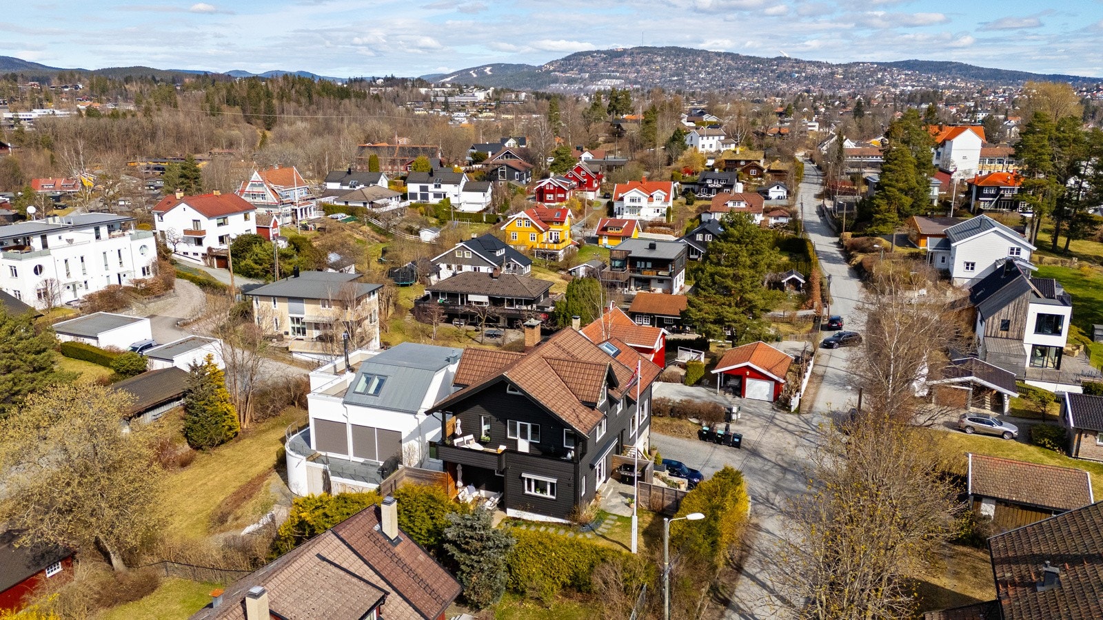 Eiendommen ligger på et solrikt hjørne med flott utsikt. Galleribilde