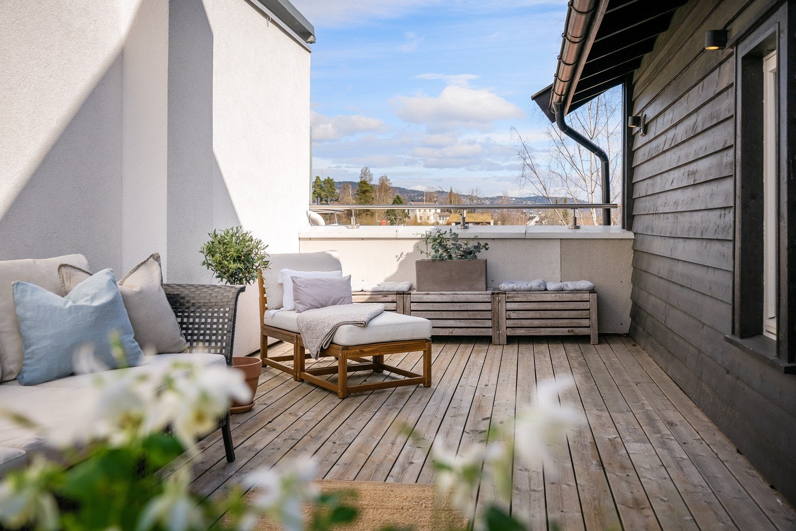 Her kan du nyte flott utsikt og svært gode solforhold gjennom store deler av dagen. Galleribilde