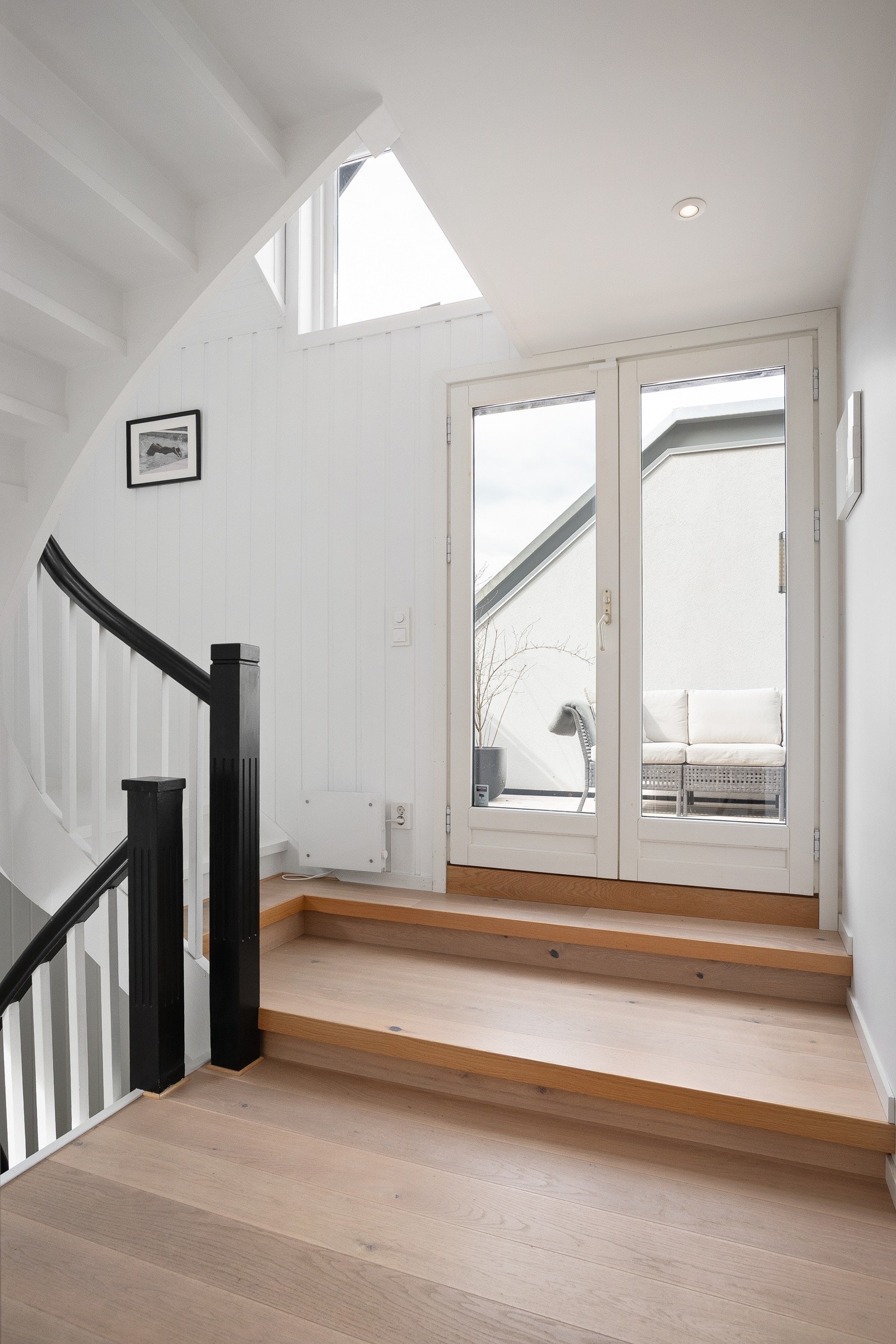 Fra andre etasje har du direkte utgang til en romslig takterrasse. Galleribilde