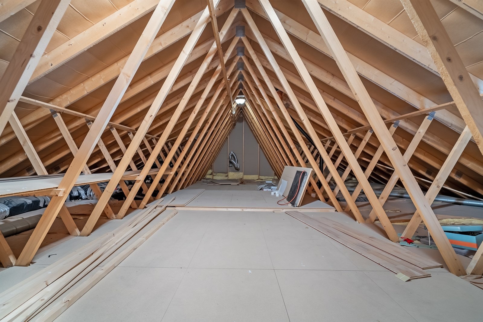 Bortsettloft, god takhøyde. Galleribilde